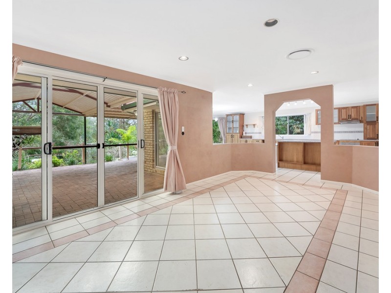 3 Ken Duncombe Drive, Cashmere QLD 4500