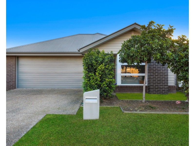 5 Lakeside Crescent, Ningi QLD 4511