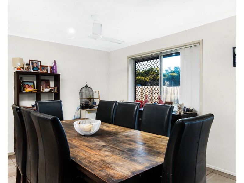 5 Lakeside Crescent, Ningi QLD 4511