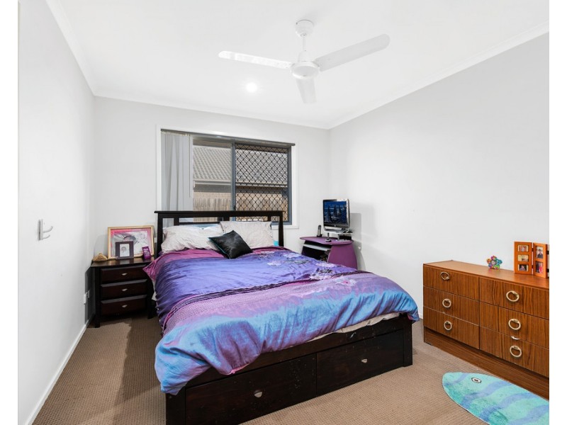 5 Lakeside Crescent, Ningi QLD 4511