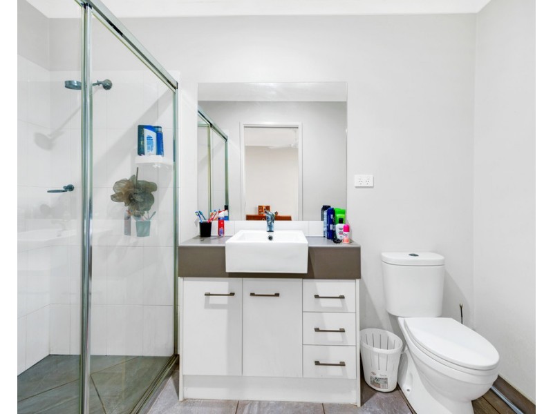 5 Lakeside Crescent, Ningi QLD 4511