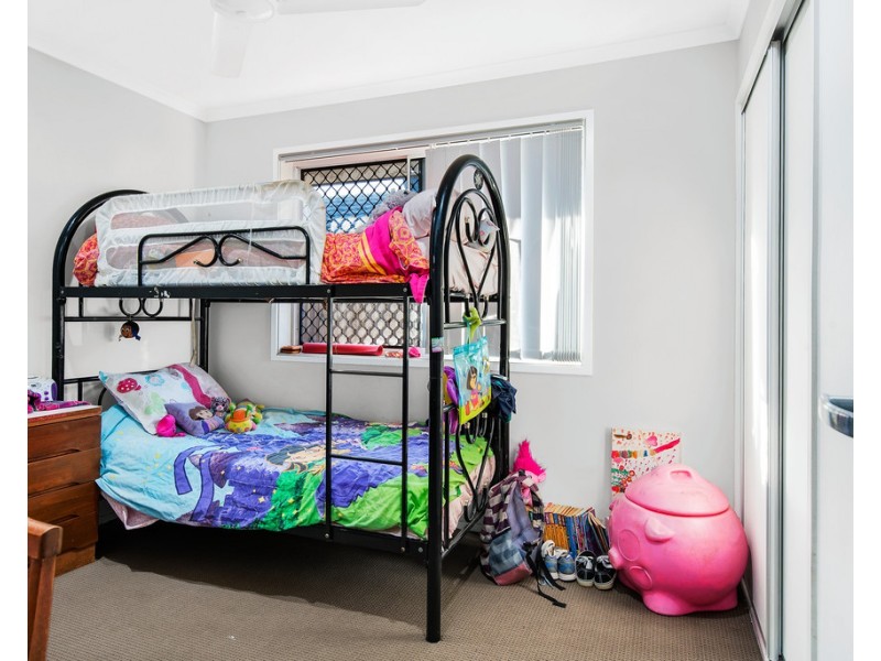 5 Lakeside Crescent, Ningi QLD 4511