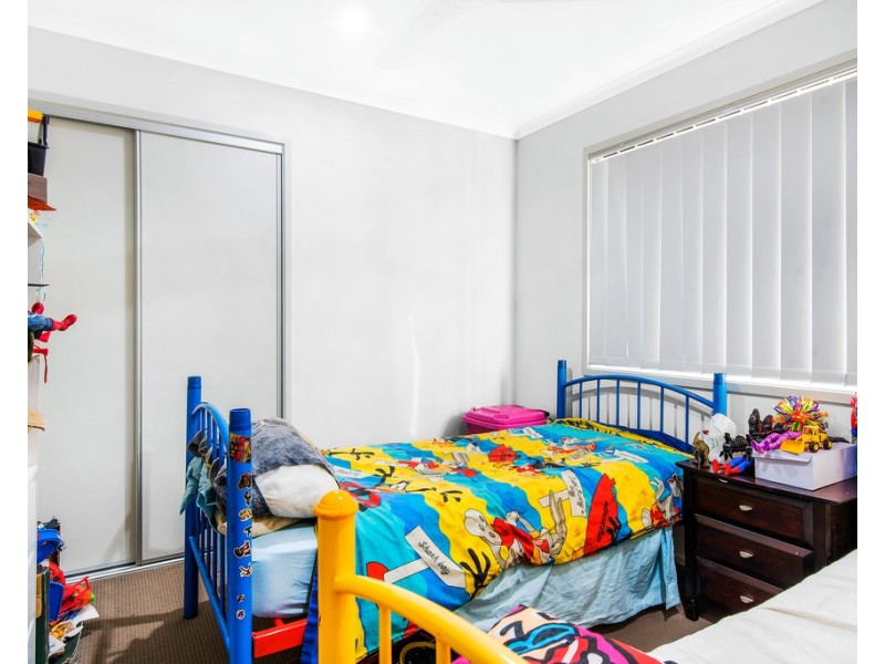 5 Lakeside Crescent, Ningi QLD 4511