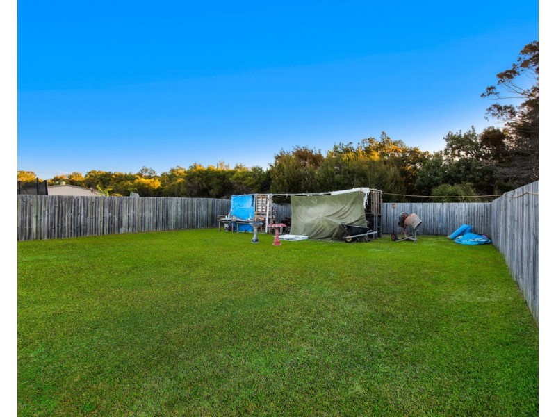 5 Lakeside Crescent, Ningi QLD 4511