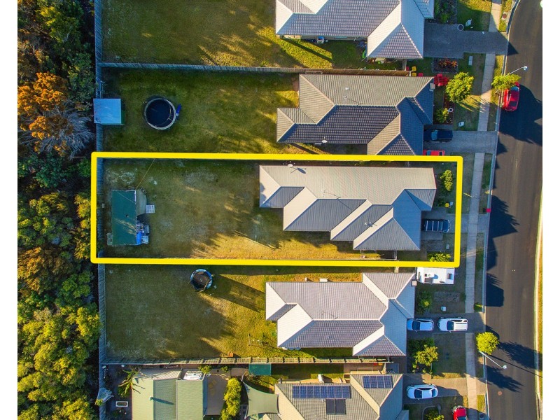 5 Lakeside Crescent, Ningi QLD 4511