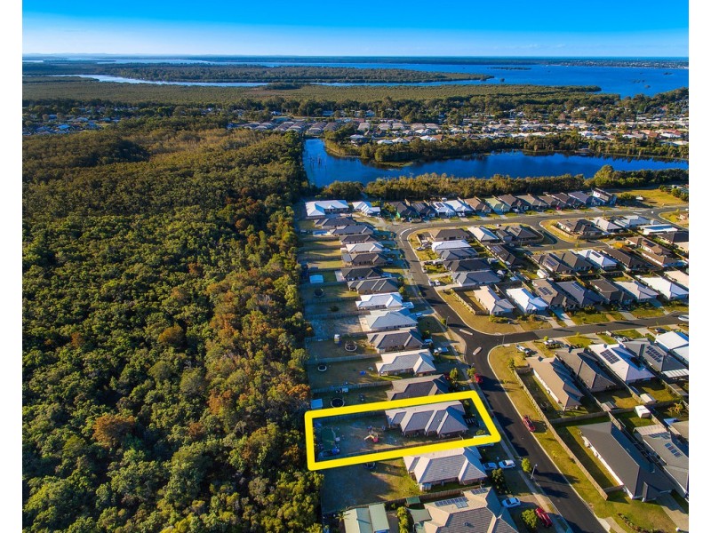 5 Lakeside Crescent, Ningi QLD 4511