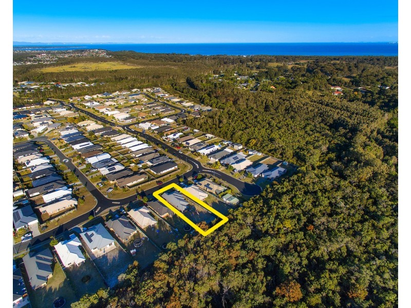 5 Lakeside Crescent, Ningi QLD 4511