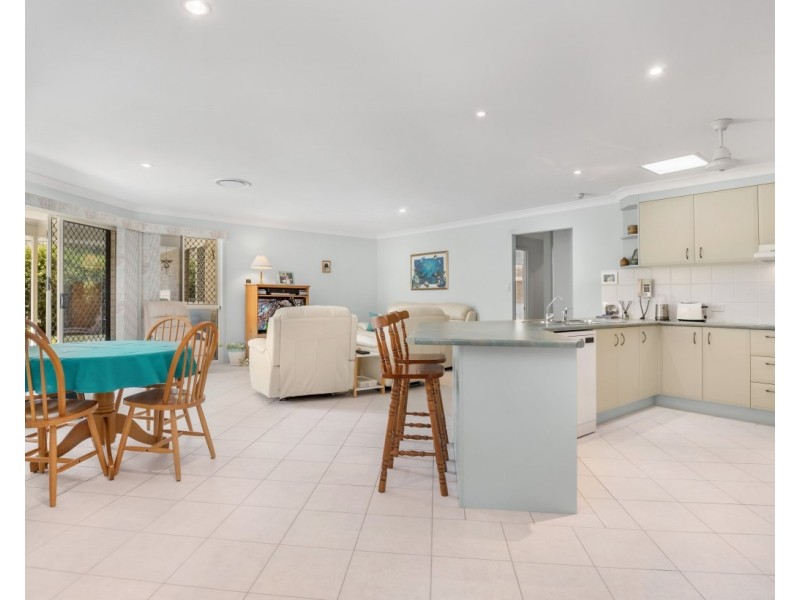 6 Valencia Court, Eatons Hill QLD 4037