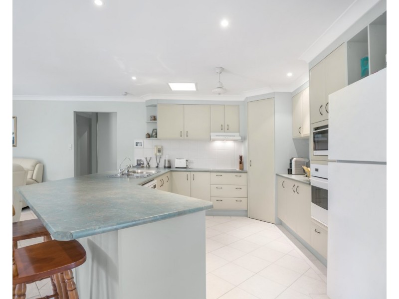 6 Valencia Court, Eatons Hill QLD 4037