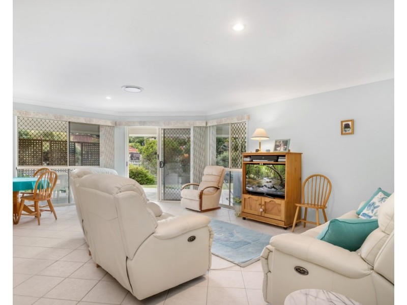 6 Valencia Court, Eatons Hill QLD 4037