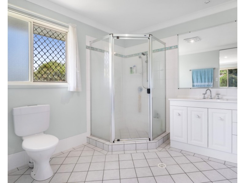 6 Valencia Court, Eatons Hill QLD 4037