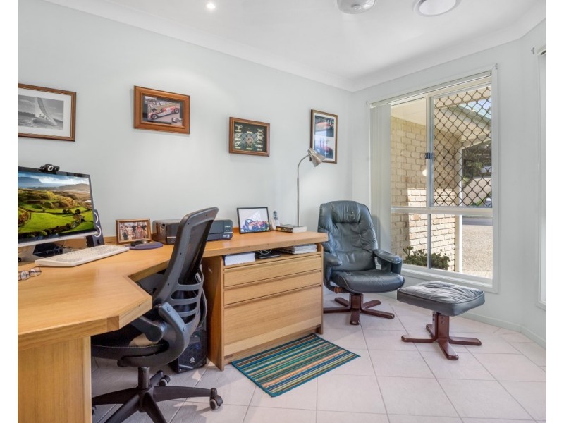 6 Valencia Court, Eatons Hill QLD 4037