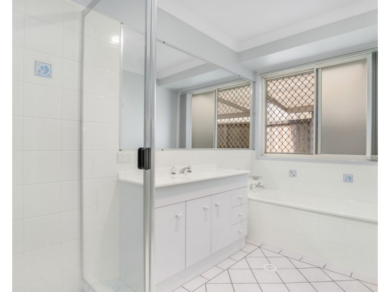 6 Valencia Court, Eatons Hill QLD 4037