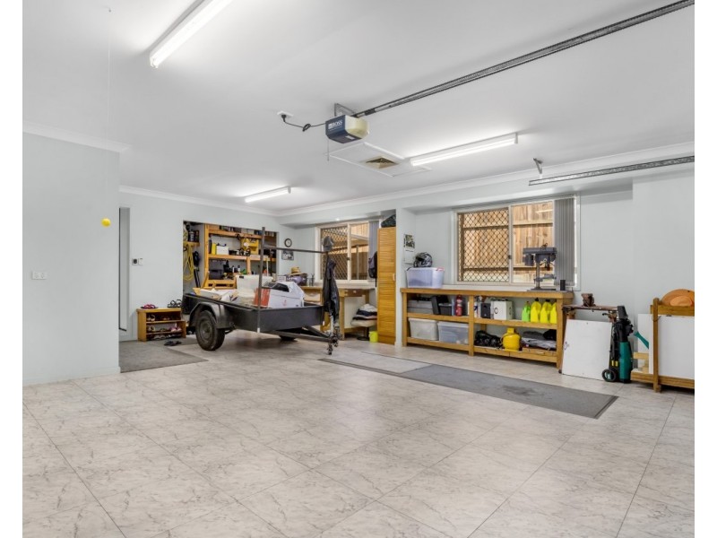 6 Valencia Court, Eatons Hill QLD 4037