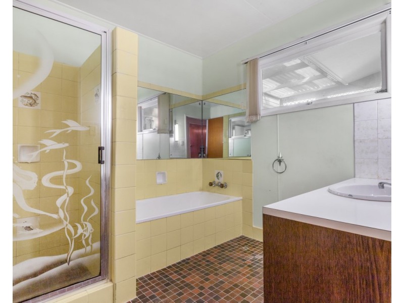 64 Dundalli Street, Chermside West QLD 4032