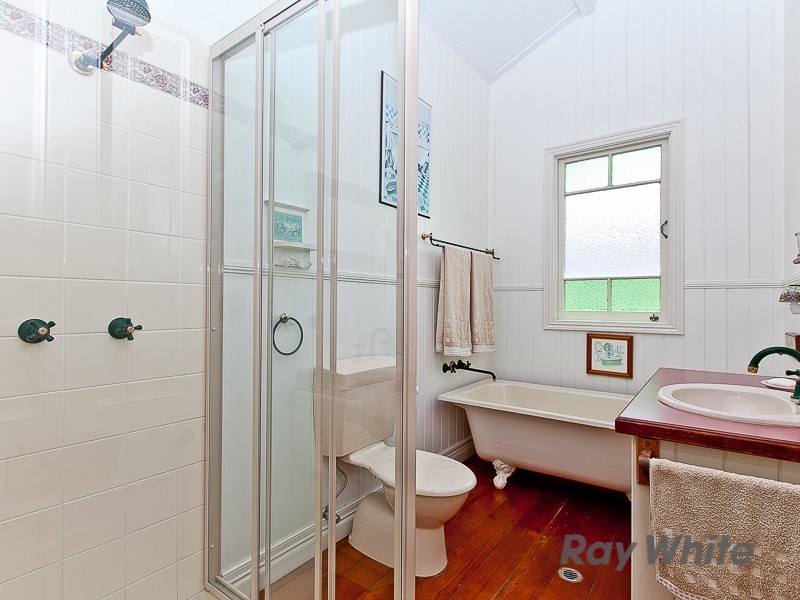 114 Flinders Parade, Sandgate QLD 4017