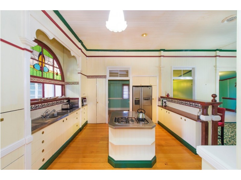 80 Park Parade, Shorncliffe QLD 4017