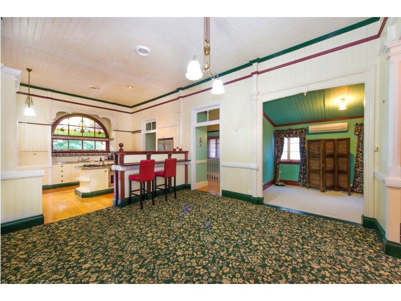 80 Park Parade, Shorncliffe QLD 4017