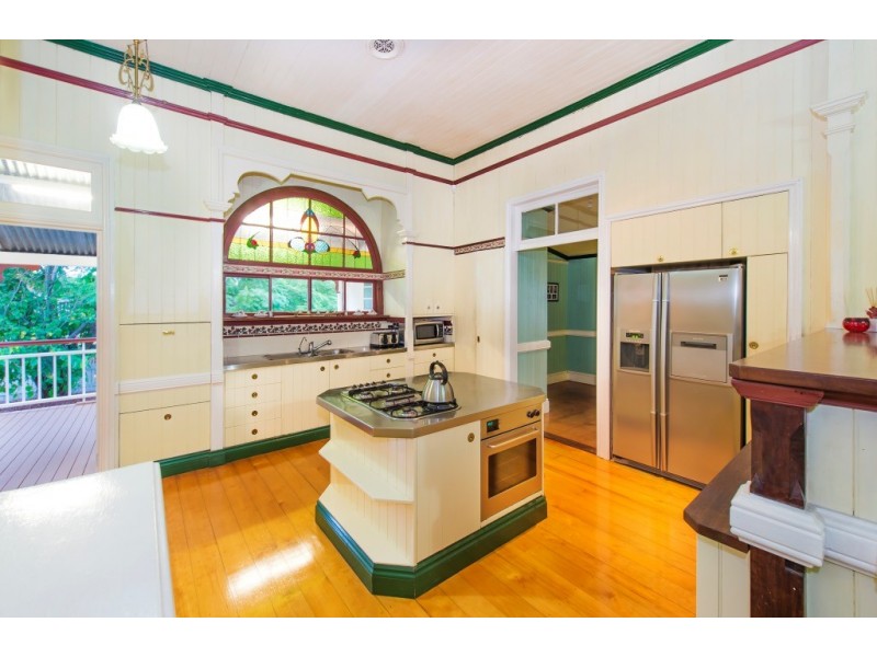 80 Park Parade, Shorncliffe QLD 4017