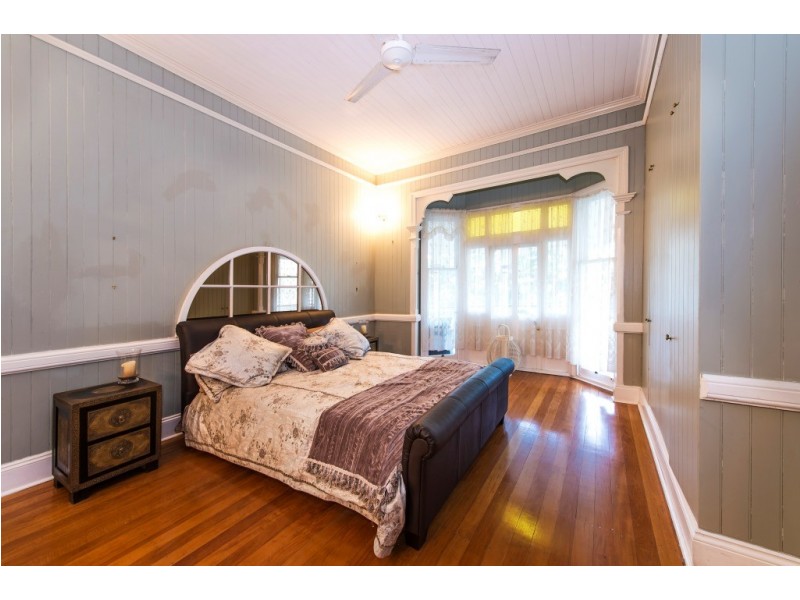 80 Park Parade, Shorncliffe QLD 4017