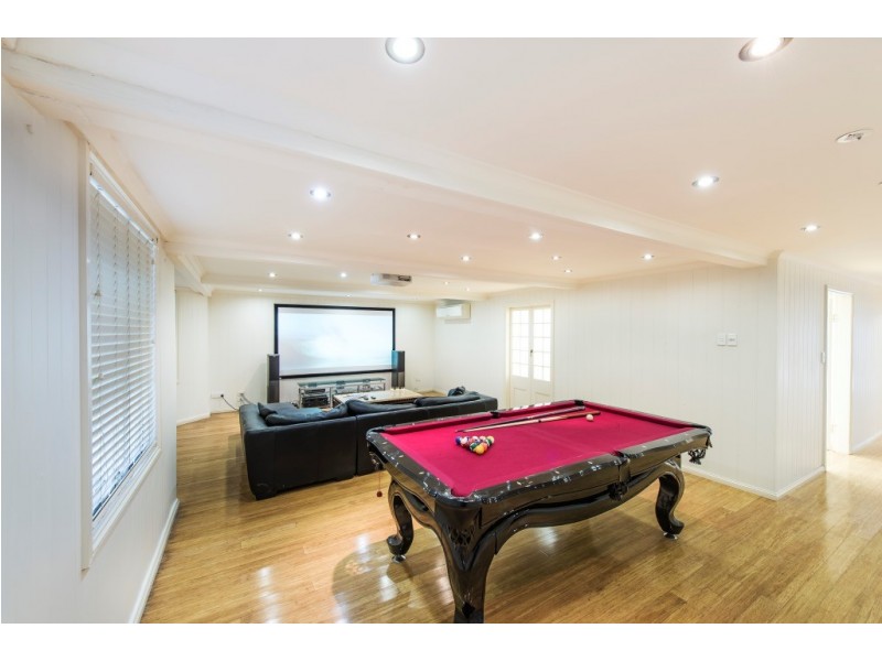 80 Park Parade, Shorncliffe QLD 4017