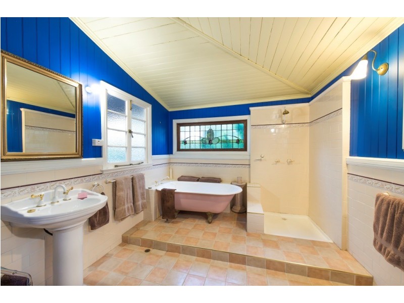 80 Park Parade, Shorncliffe QLD 4017