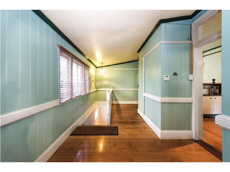 80 Park Parade, Shorncliffe QLD 4017