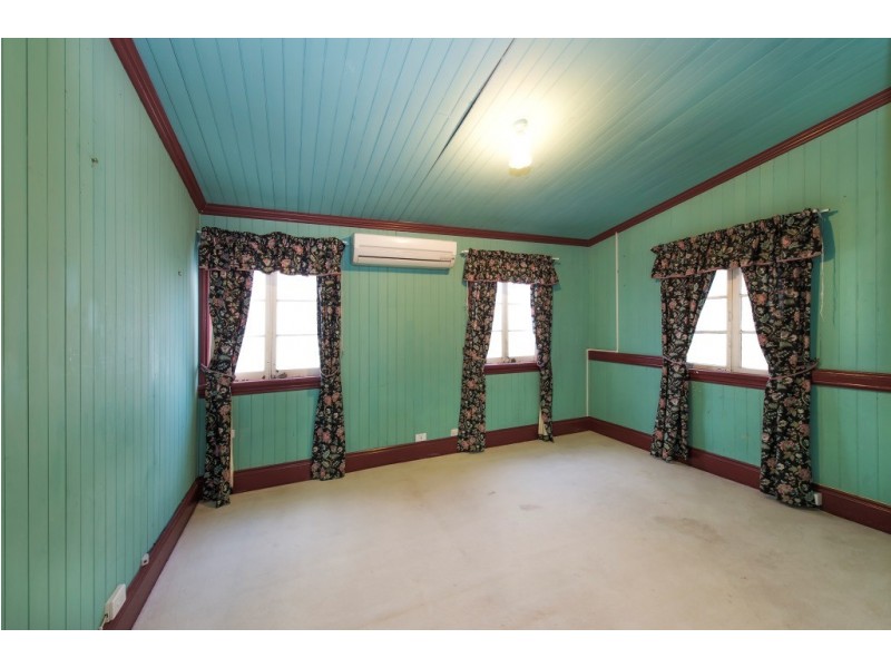 80 Park Parade, Shorncliffe QLD 4017