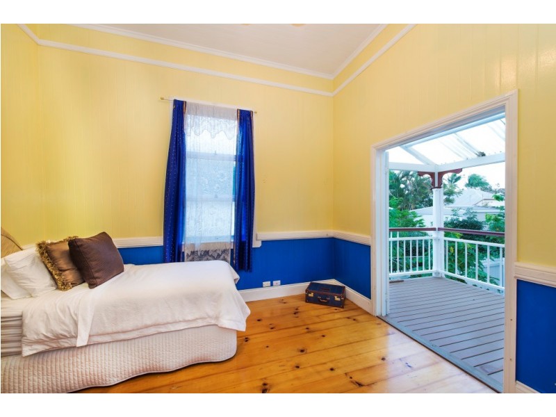 80 Park Parade, Shorncliffe QLD 4017