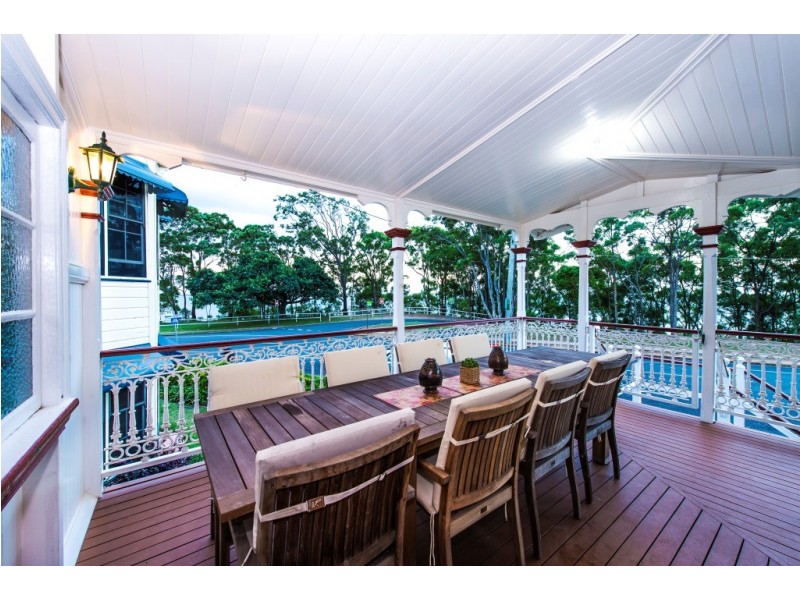80 Park Parade, Shorncliffe QLD 4017