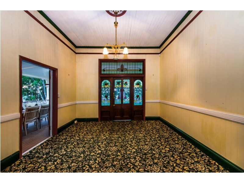 80 Park Parade, Shorncliffe QLD 4017