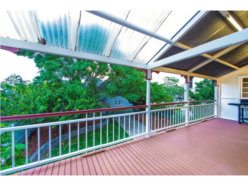 80 Park Parade, Shorncliffe QLD 4017