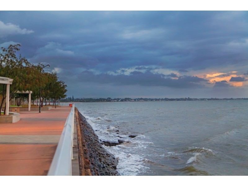 80 Park Parade, Shorncliffe QLD 4017