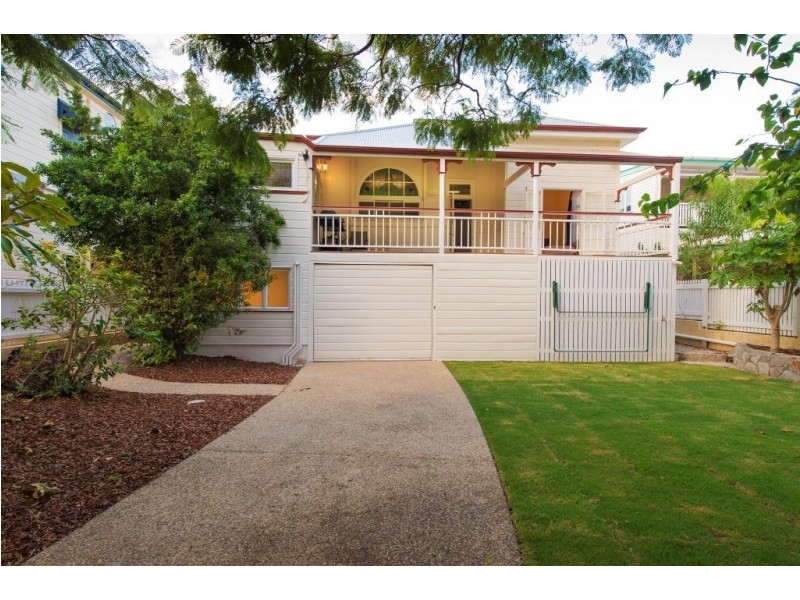 80 Park Parade, Shorncliffe QLD 4017