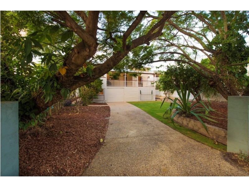 80 Park Parade, Shorncliffe QLD 4017