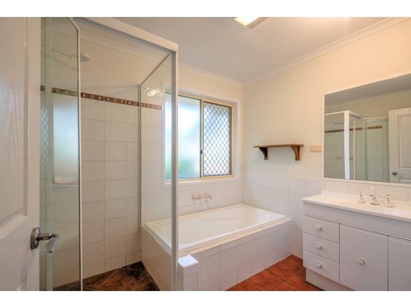 22 Queen Elizabeth Drive, Eatons Hill QLD 4037