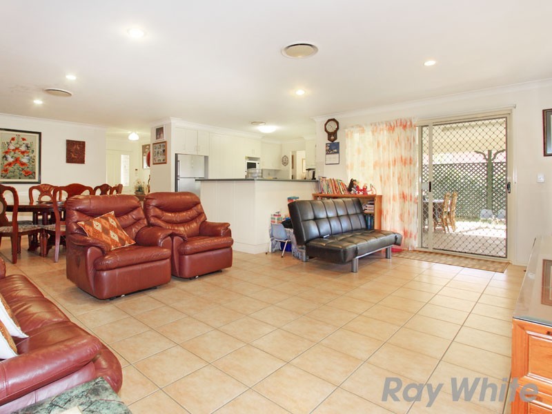 100 Bangalow Street, Bridgeman Downs QLD 4035