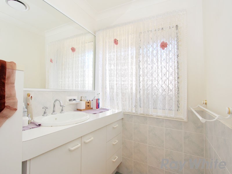 100 Bangalow Street, Bridgeman Downs QLD 4035