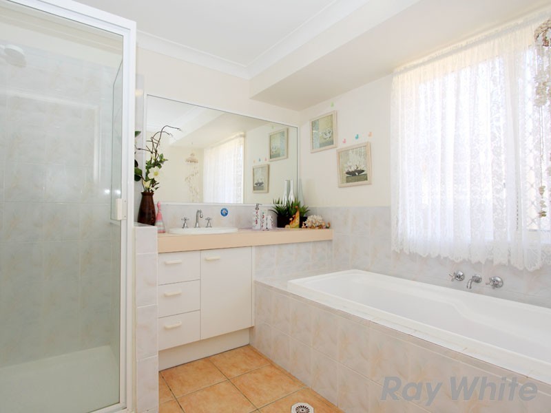 100 Bangalow Street, Bridgeman Downs QLD 4035