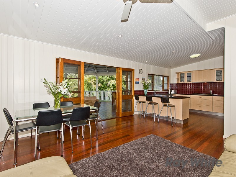 16 Kate Street, Shorncliffe QLD 4017