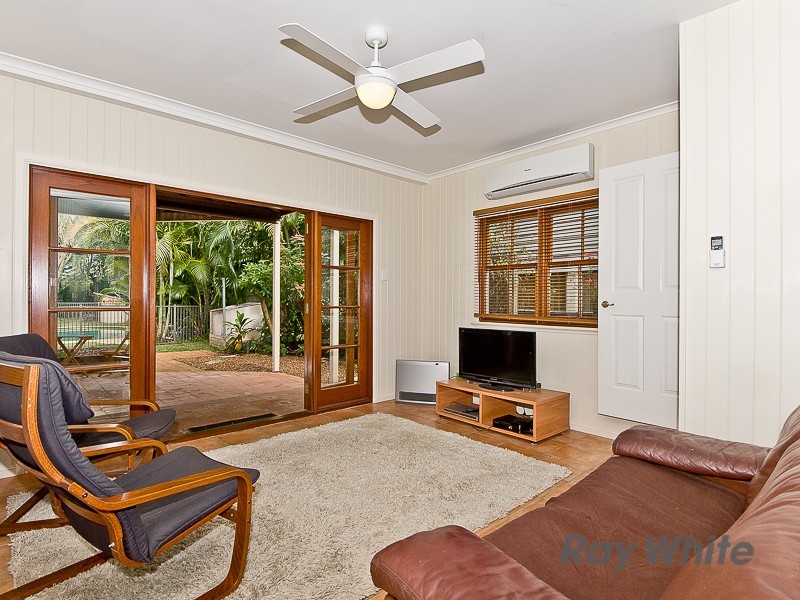 16 Kate Street, Shorncliffe QLD 4017