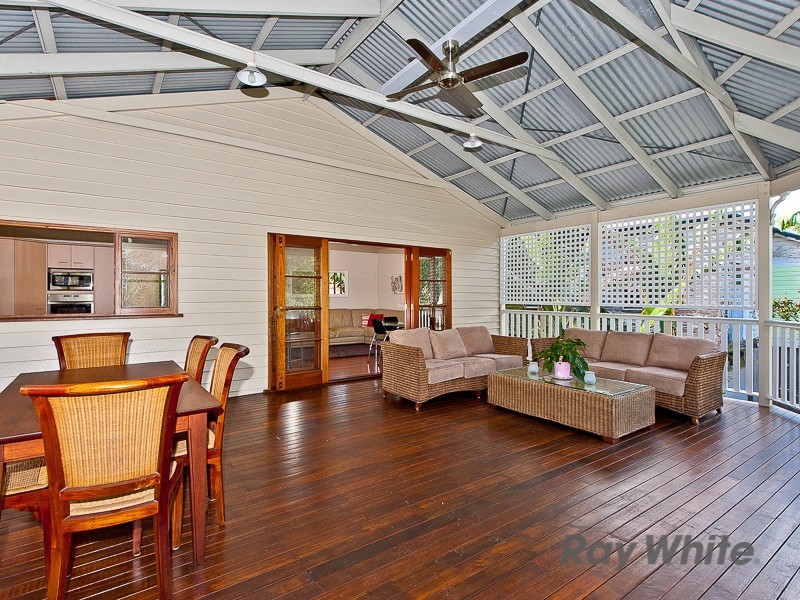 16 Kate Street, Shorncliffe QLD 4017