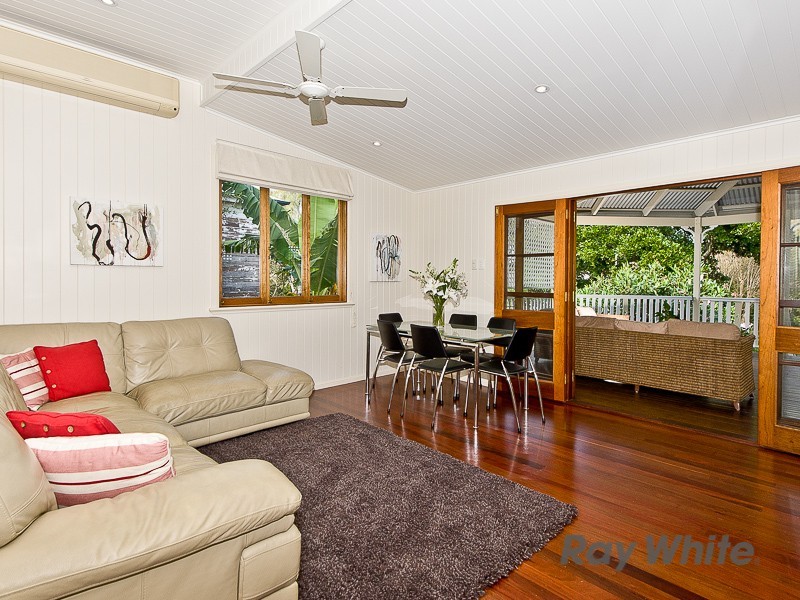 16 Kate Street, Shorncliffe QLD 4017