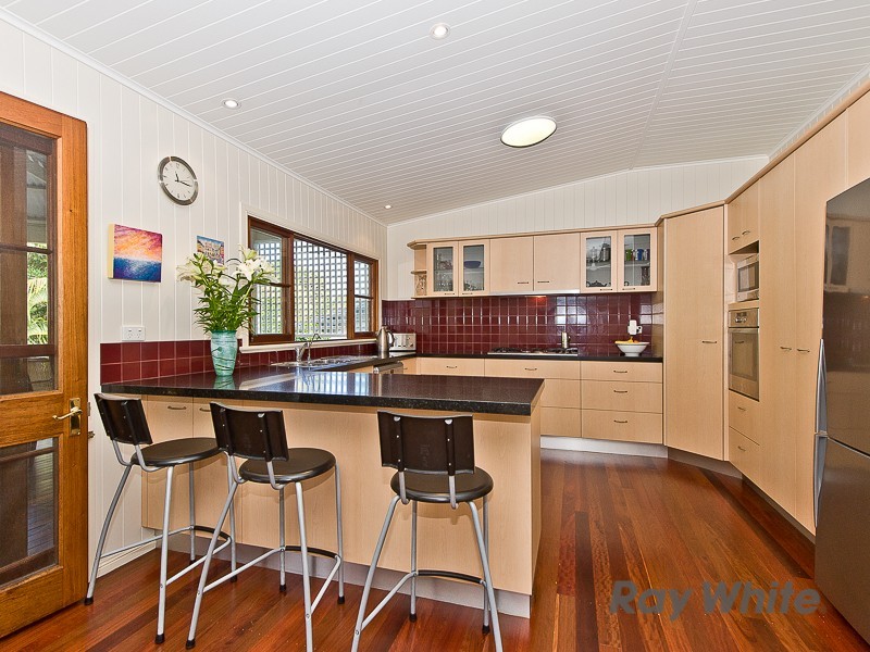 16 Kate Street, Shorncliffe QLD 4017