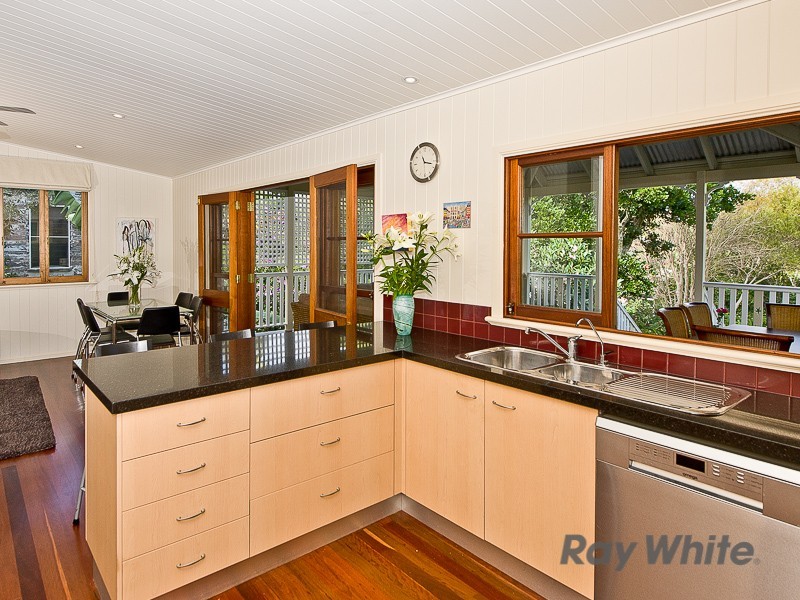 16 Kate Street, Shorncliffe QLD 4017