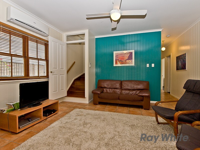 16 Kate Street, Shorncliffe QLD 4017