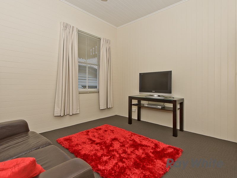 16 Kate Street, Shorncliffe QLD 4017