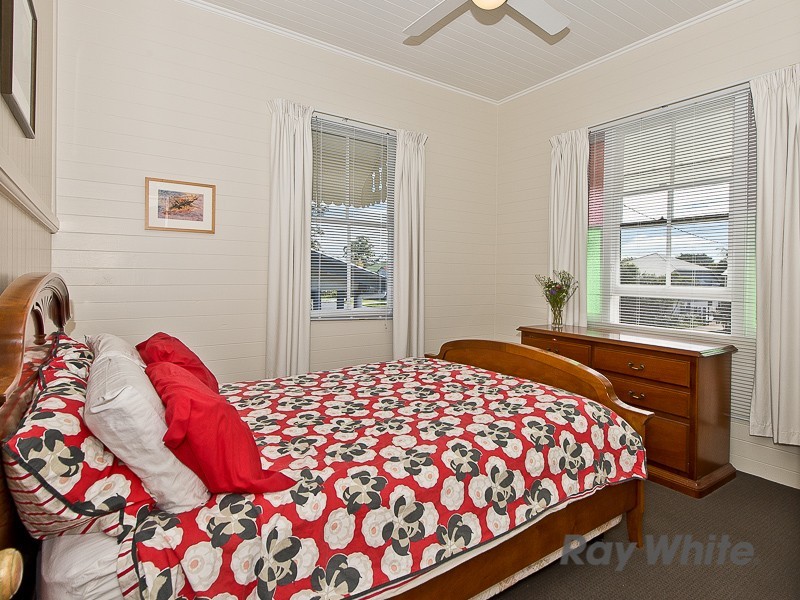 16 Kate Street, Shorncliffe QLD 4017