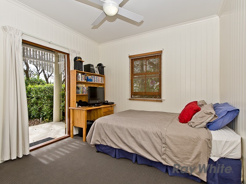 16 Kate Street, Shorncliffe QLD 4017