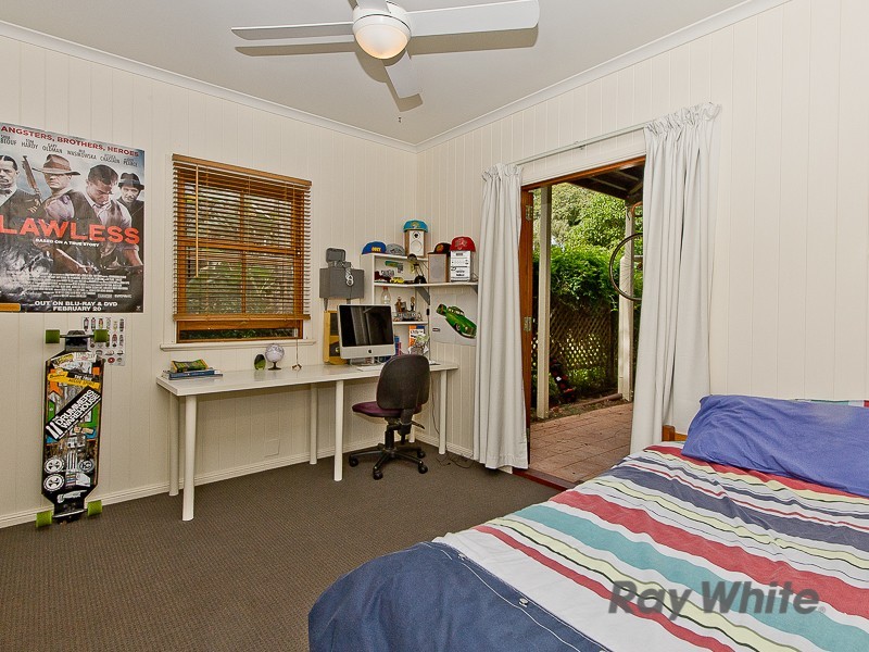 16 Kate Street, Shorncliffe QLD 4017